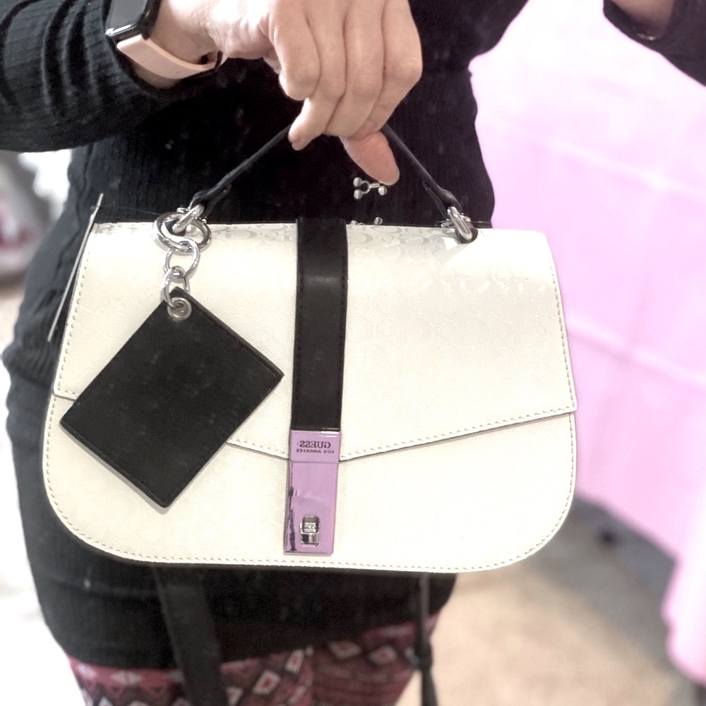 Guess Bags | Guess White purse 👛 - Picture 2 of 15